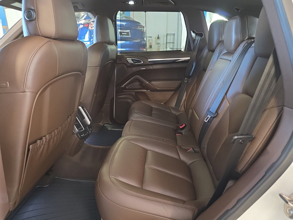 Used 2016 Porsche Cayenne AWD/4WD image 5