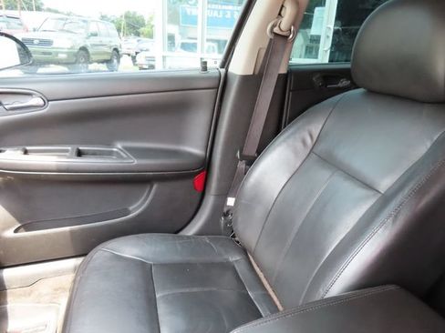 Used 2011 Chevrolet Impala LTZ FWD image 21