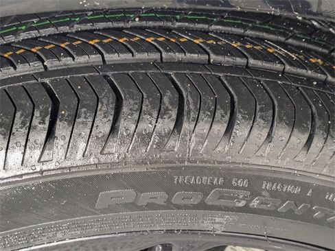 Used 2021 Buick Envision Essence w/ Sport Touring Package image 9