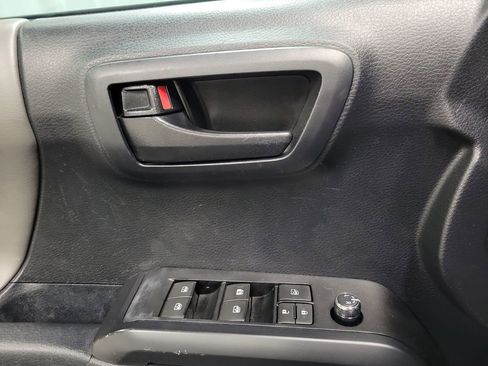 Used 2018 Toyota Tacoma SR image 19