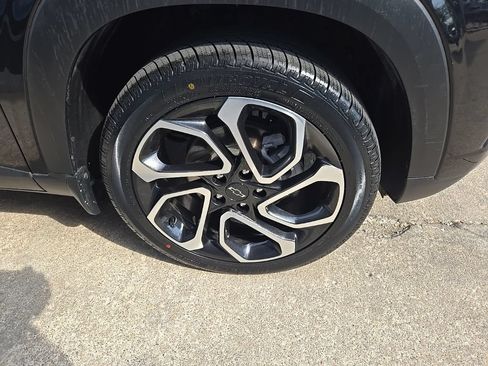 Used 2025 Chevrolet Trax RS w/ Sunroof Package FWD image 25