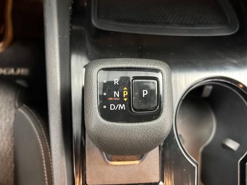 Used 2025 Nissan Rogue SV AWD/4WD image 46