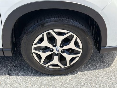 Certified 2023 Subaru Forester Premium AWD/4WD image 13