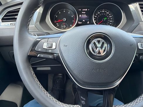 Used 2021 Volkswagen Tiguan SE w/ Panoramic Sunroof Package AWD/4WD image 14