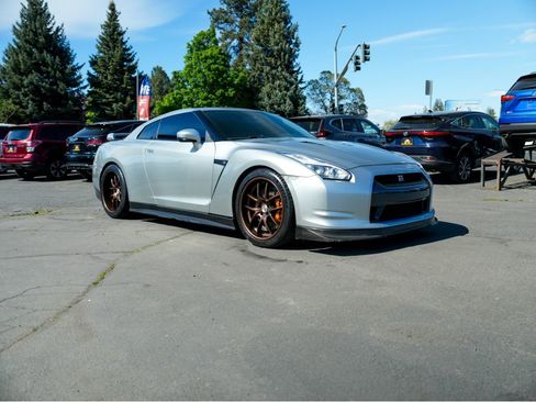 Used 2009 Nissan GT-R Premium AWD/4WD image 16