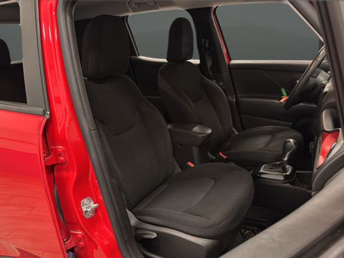 Used 2022 Jeep Renegade Latitude AWD/4WD image 24
