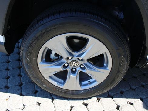 Used 2024 Toyota RAV4 LE AWD/4WD image 14