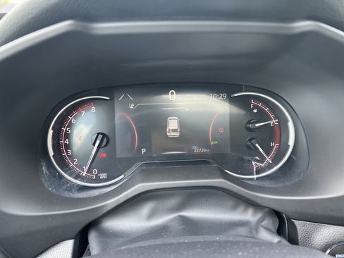 Used 2024 Toyota RAV4 XLE w/ Convenience Package FWD image 18