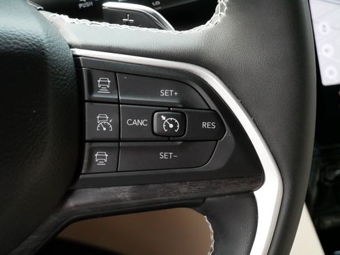 Used 2023 Jeep Grand Cherokee Limited w/ Luxury Tech Group II AWD/4WD image 25