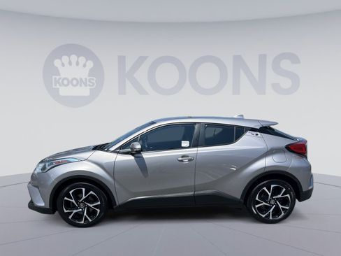 Used 2019 Toyota C-HR XLE FWD image 2