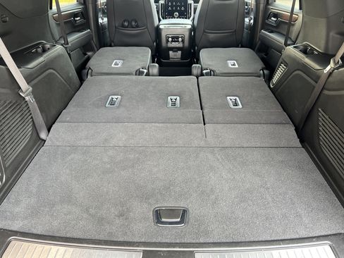 Used 2025 GMC Yukon Denali w/ Denali Reserve Package AWD/4WD image 24