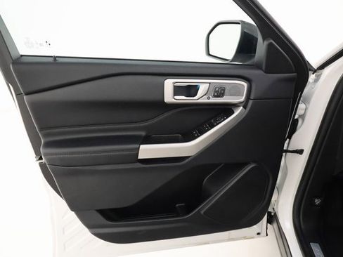 Used 2022 Ford Explorer Limited w/ Equipment Group 301A image 8