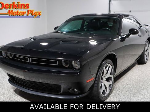 Used 2016 Dodge Challenger SXT Plus image 1