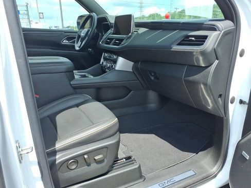 Used 2023 GMC Yukon SLT RWD image 10