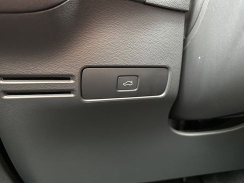 Certified 2025 Volvo XC40 B5 Plus image 30