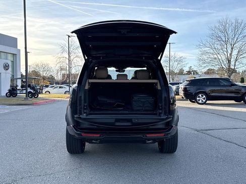 New 2025 Land Rover Range Rover SE image 12