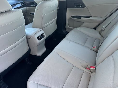 Used 2016 Honda Accord Touring image 12