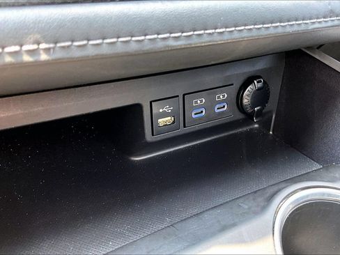 Used 2022 Toyota Highlander XLE FWD image 28
