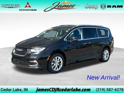 Used 2021 Chrysler Pacifica Touring-L w/ Uconnect Theater Family Group