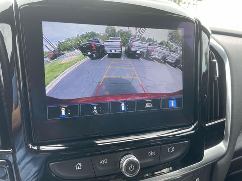 Used 2023 Chevrolet Traverse Premier FWD image 29
