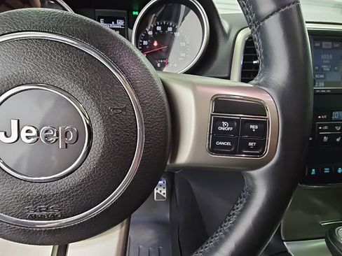 Used 2011 Jeep Grand Cherokee Limited w/ Luxury Group II image 25