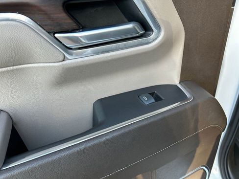 Used 2025 GMC Sierra 1500 SLT image 27