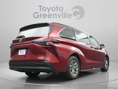 Certified 2023 Toyota Sienna XLE FWD image 14