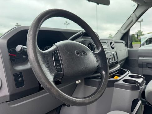 Used 2012 Ford E-350 and Econoline 350 XLT RWD image 8