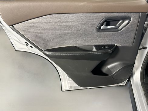 Used 2023 Nissan Rogue SV FWD image 26