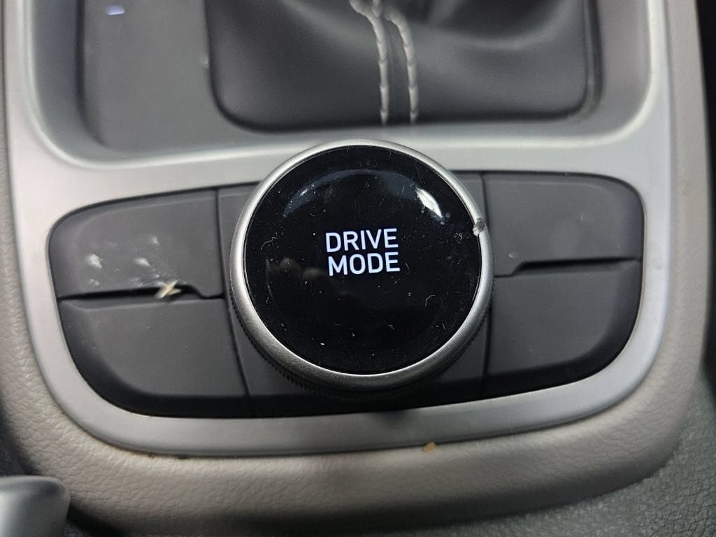 Used 2025 Hyundai Venue SEL FWD image 28