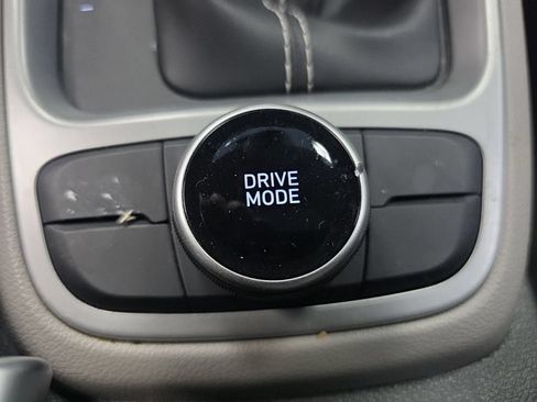 Used 2025 Hyundai Venue SEL FWD image 28