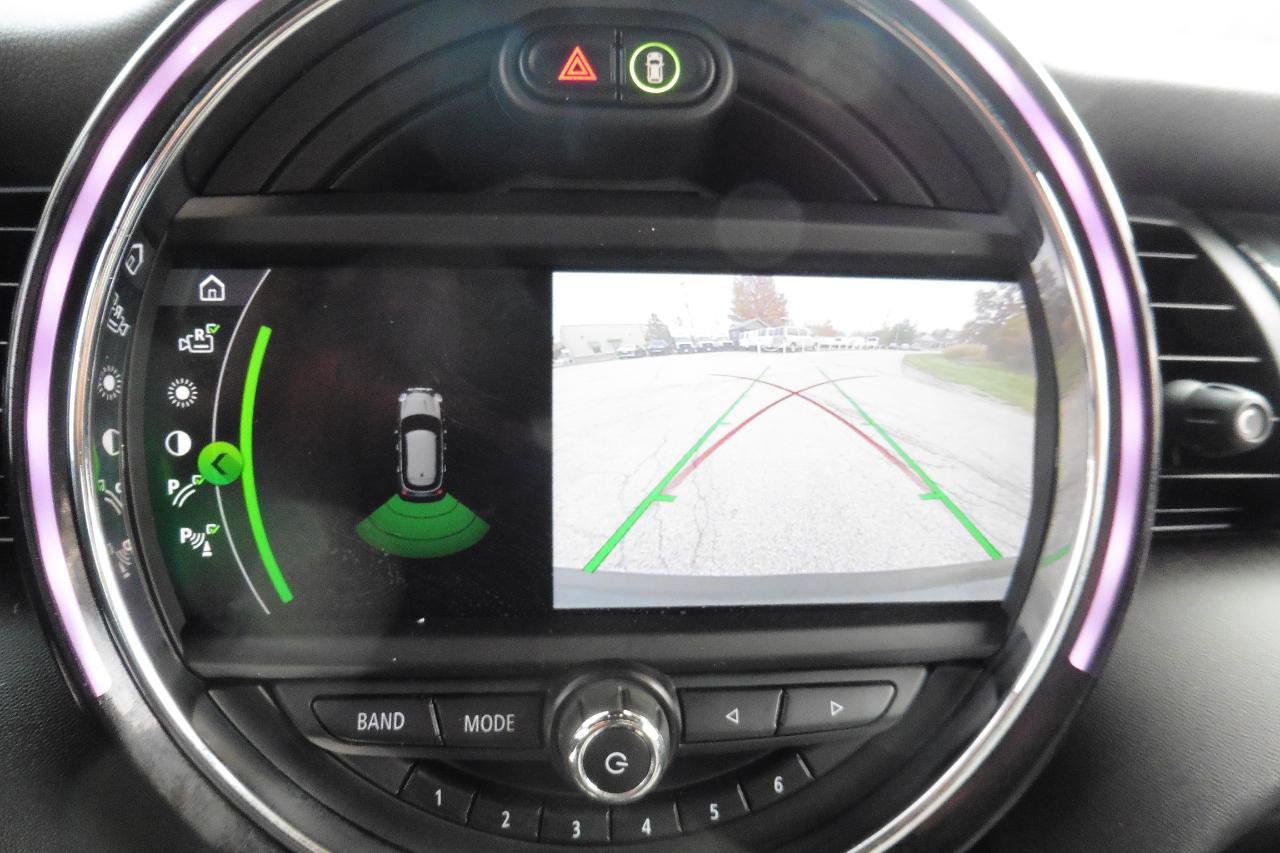 Used 2021 MINI Cooper 4-Door Hardtop FWD image 5
