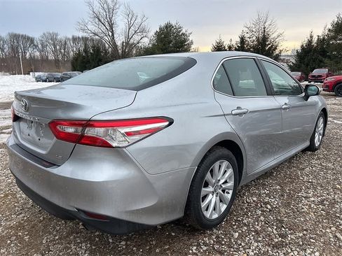 Used 2018 Toyota Camry LE image 4