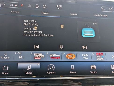 Used 2023 Chrysler Pacifica Touring-L image 21