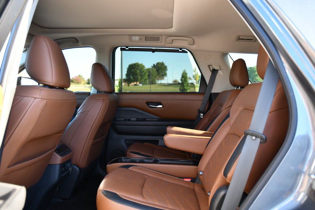 Used 2022 Nissan Pathfinder Platinum w/ Cargo Package AWD/4WD image 26