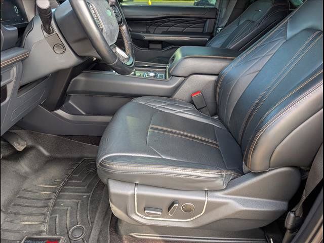 Used 2023 Ford Expedition Platinum AWD/4WD image 9