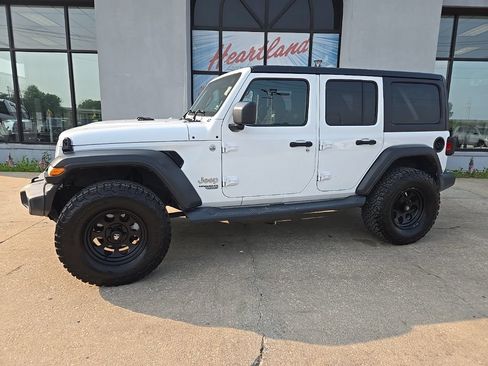 Used 2019 Jeep Wrangler Unlimited Sport S AWD/4WD image 4