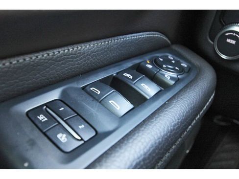 Used 2021 GMC Yukon Denali image 9