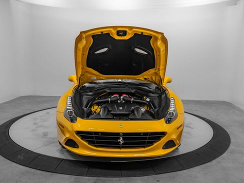 Certified 2017 Ferrari California T image 20