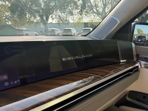 Certified 2026 Cadillac Escalade Platinum Luxury AWD/4WD image 17
