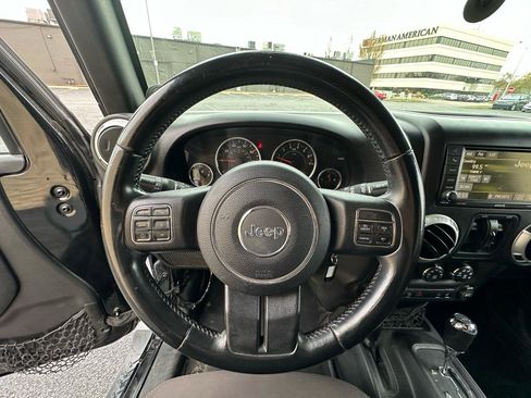 Used 2014 Jeep Wrangler Unlimited Sahara w/ Dual Top Group AWD/4WD image 14