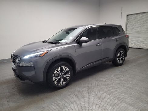 Used 2021 Nissan Rogue SV FWD image 2