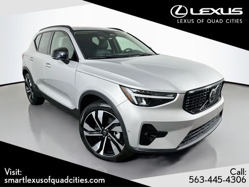 Used 2025 Volvo XC40 B5 Plus AWD/4WD image 1