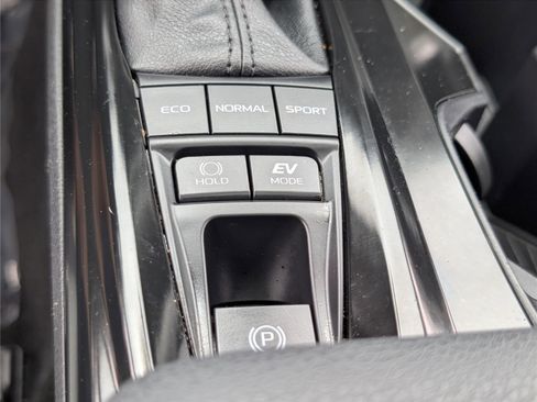 Used 2025 Toyota Camry SE w/ Convenience Package FWD image 25