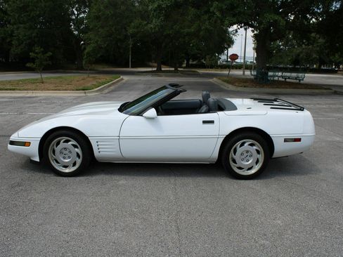 Used 1991 Chevrolet Corvette Convertible image 16