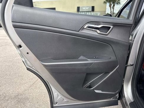 Used 2023 Kia Sportage LX image 11