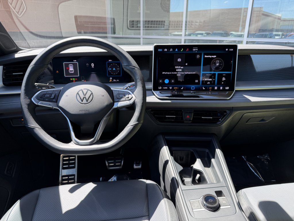 Used 2025 Volkswagen Tiguan SE R-Line AWD/4WD image 16