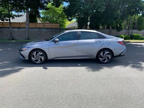 Certified 2024 Hyundai Elantra Limited FWD image 2