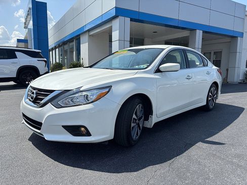 Used 2017 Nissan Altima 2.5 SV FWD image 2