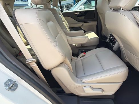 Used 2022 Lincoln Aviator AWD w/ Premium Package image 27